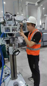 宏飛立式中心孔磨床在鄭州宇通汽車安裝使用！